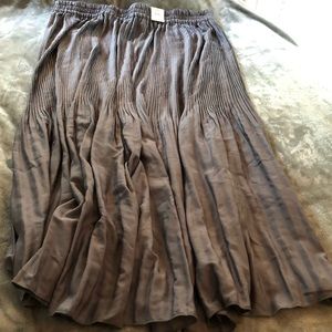 🐚NWT Old Navy Grey Pleated Maxi Skirt🐚